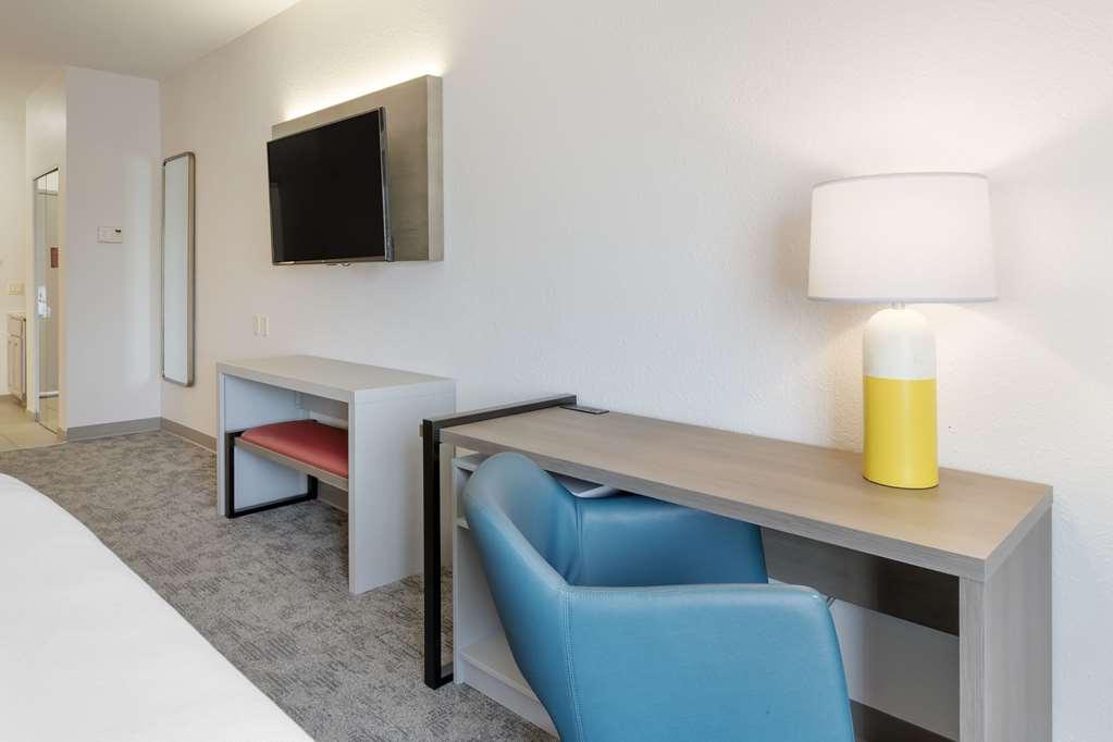 Comfort & - Quad Cities Hotel