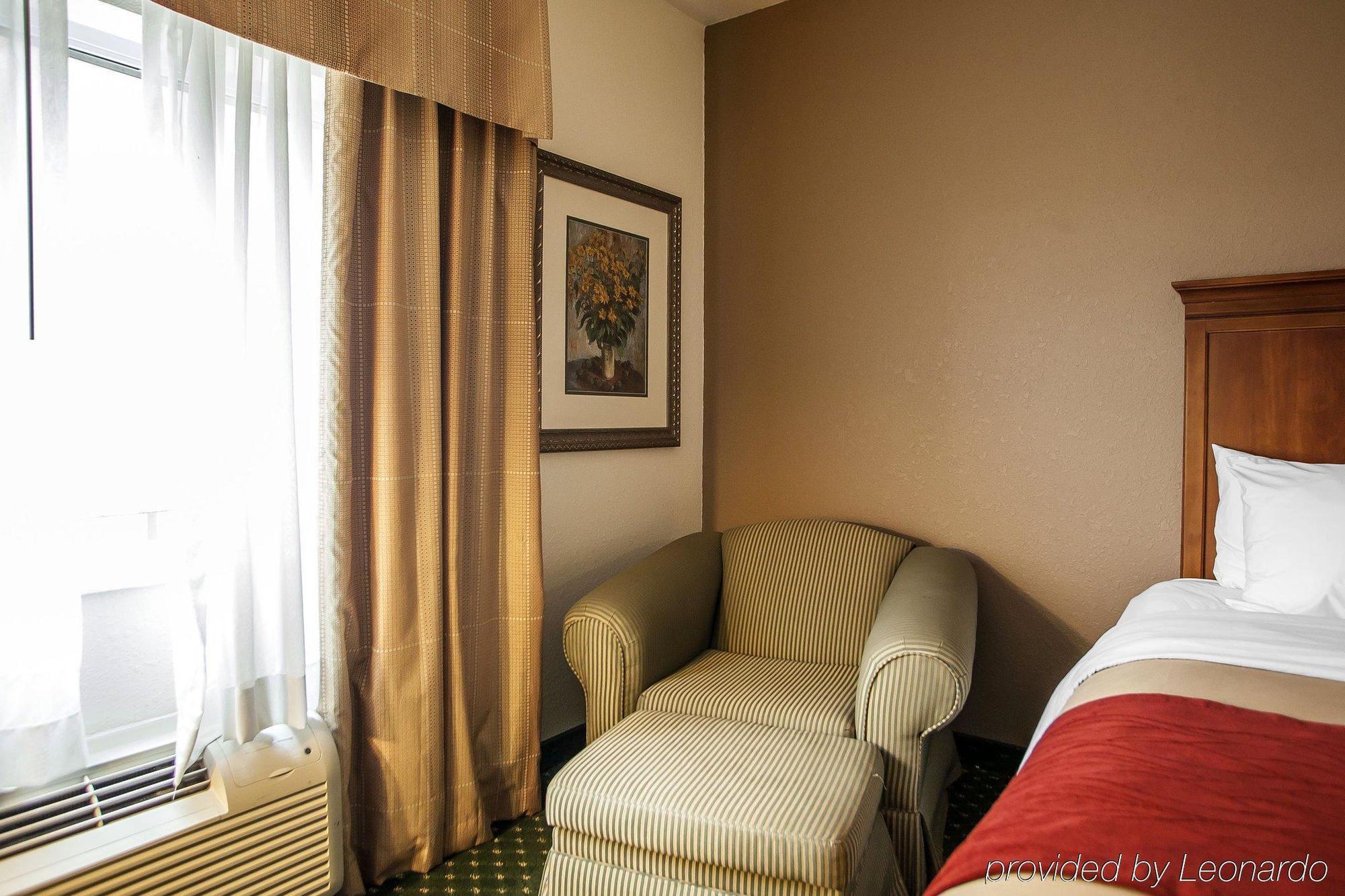 Comfort & - Quad Cities Hotel 3*